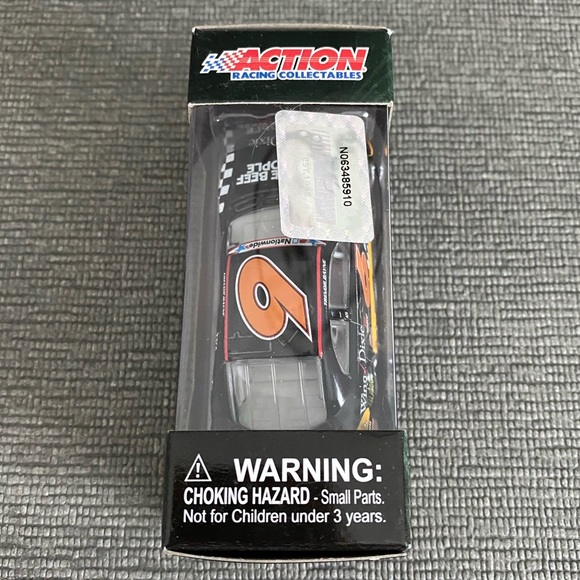 NASCAR Trevor Bayne - Picture 2 of 4